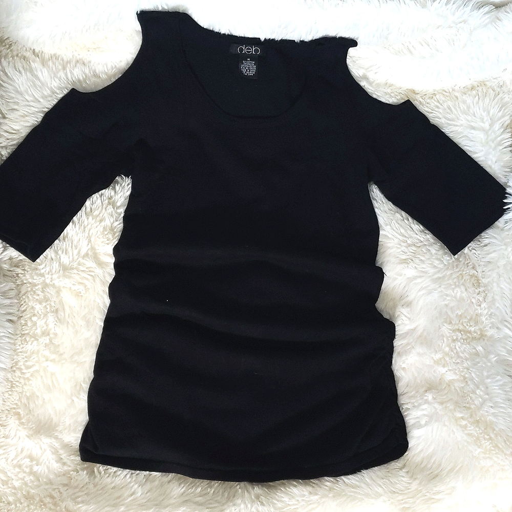 3/$20✨ Deb cold shoulder short sleeve, black sweater shirt, ruched sides, medium